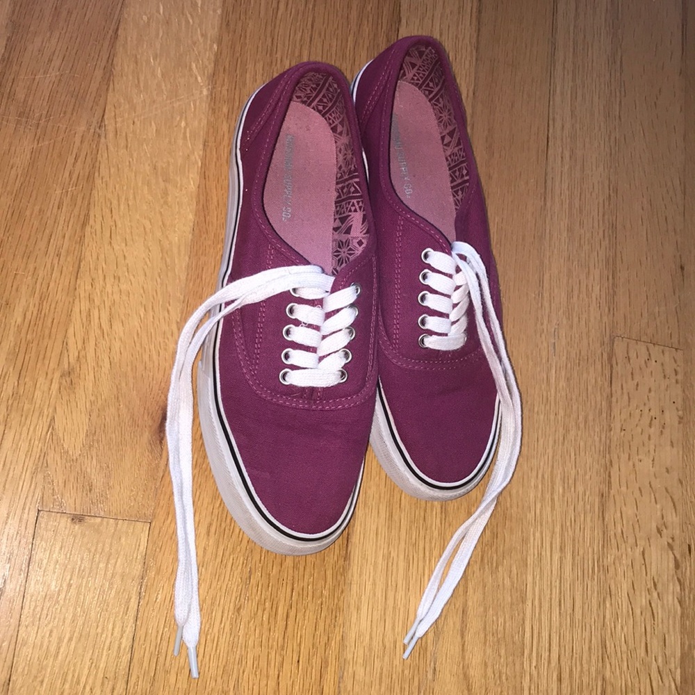 Maroon canvas fashion sneakers
